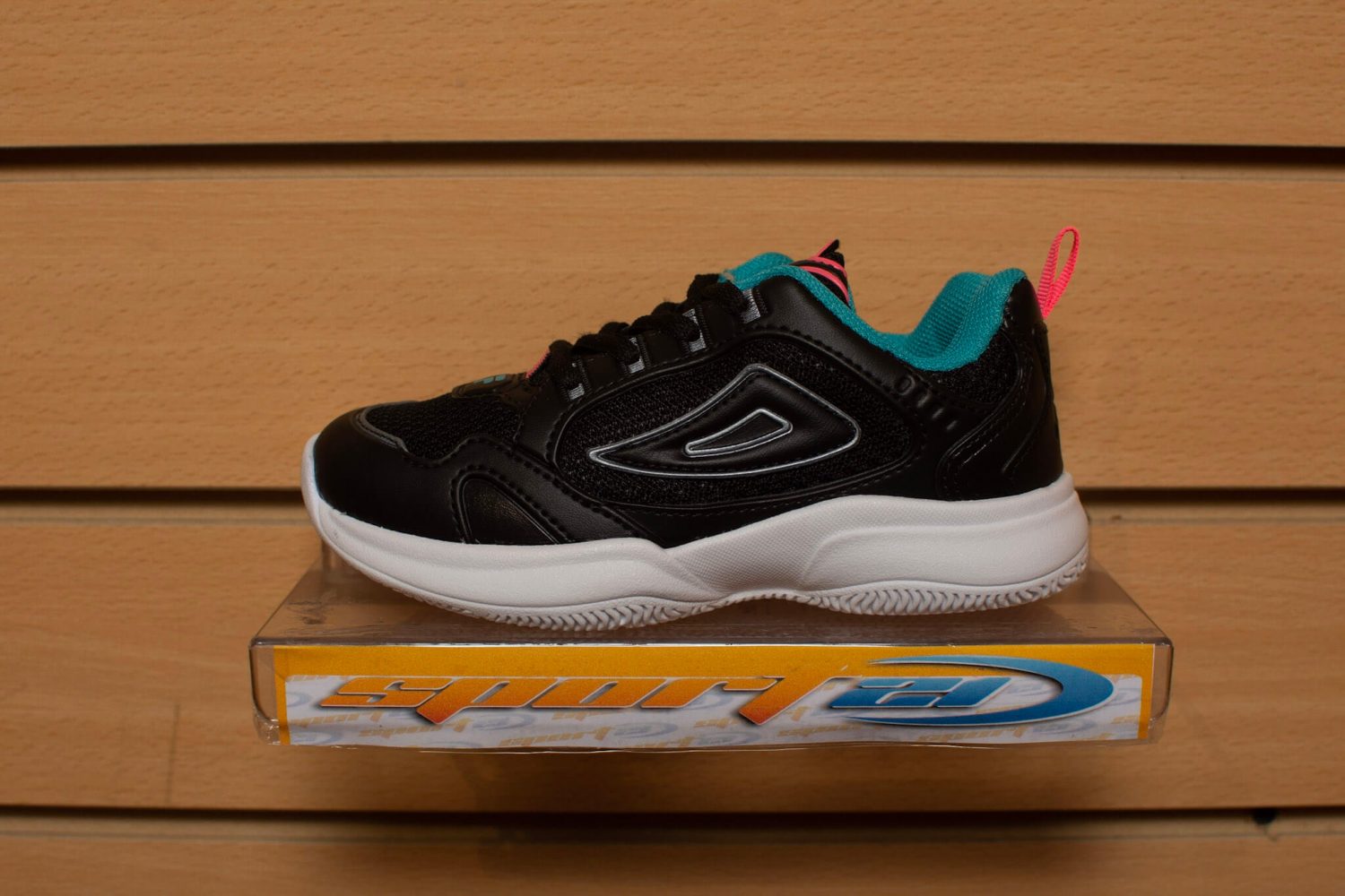 FILA-ATTREK-NEGRO-scaled